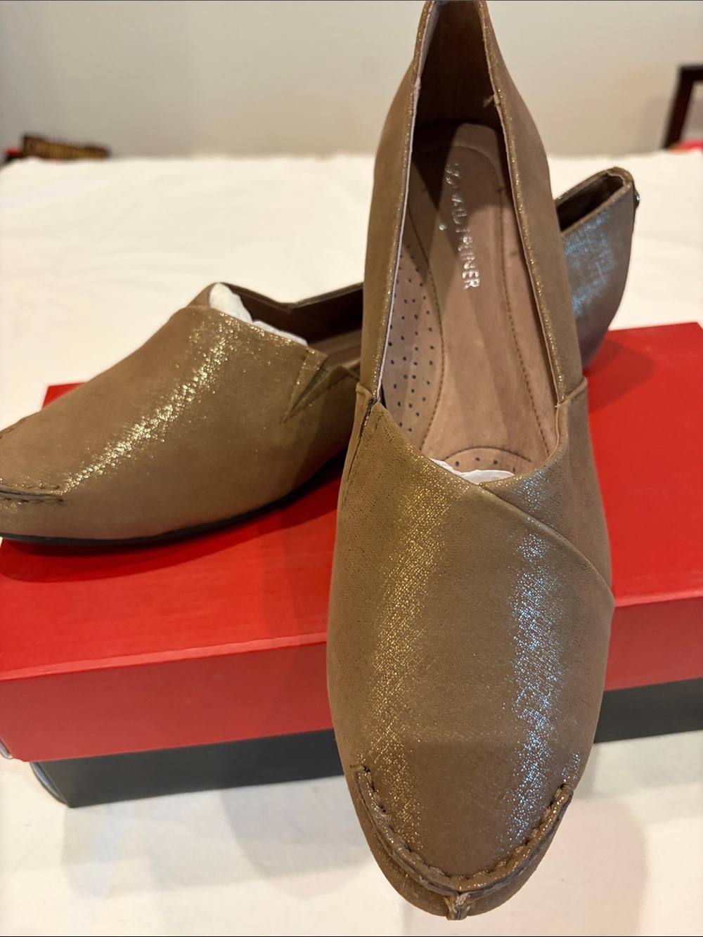 Donald Pliner Classic Distressed Metallic Bronze Leather Slip-ons.  Wms Sz 8.5